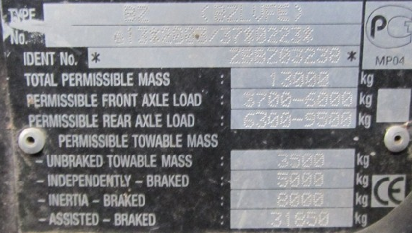 Her vises en typeplade på en 270 hk traktor