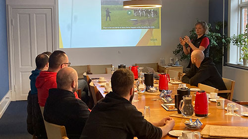 Internationale medarbejdere fra bl.a. Polen, Rumænien og Litauen blev klogere på arbejdssikkerhed.