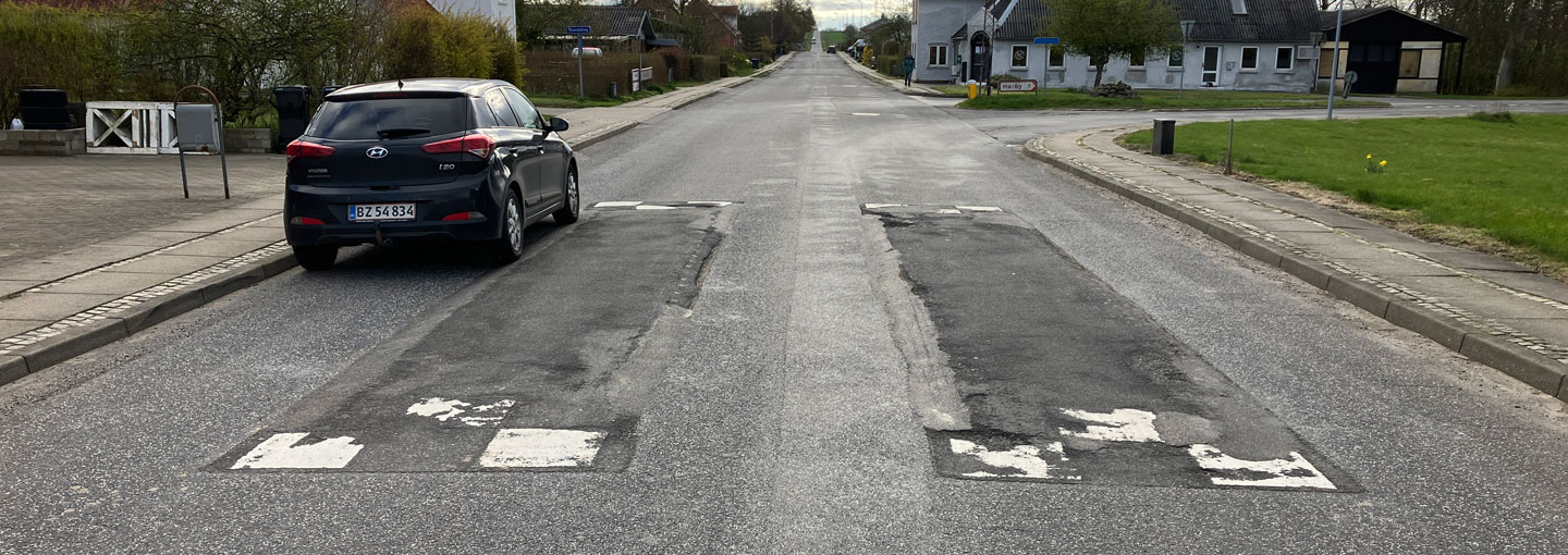 God udformning af to vejbump med fladebredder på ca. 2 m, og en højde på 12-15 cm