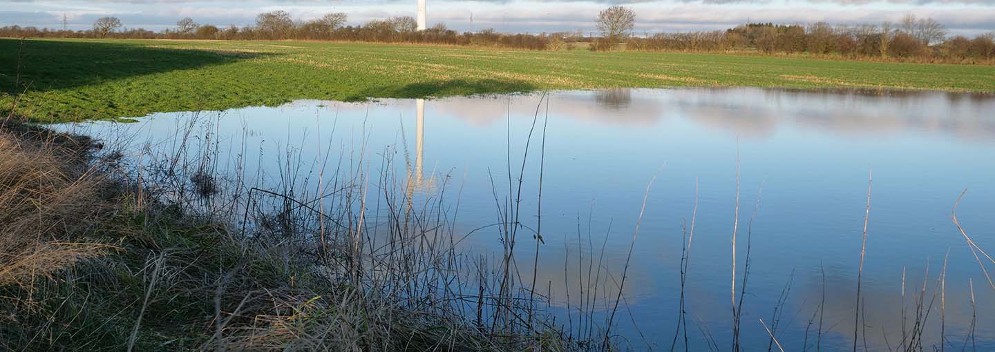 marker der er oversvømmet af vand