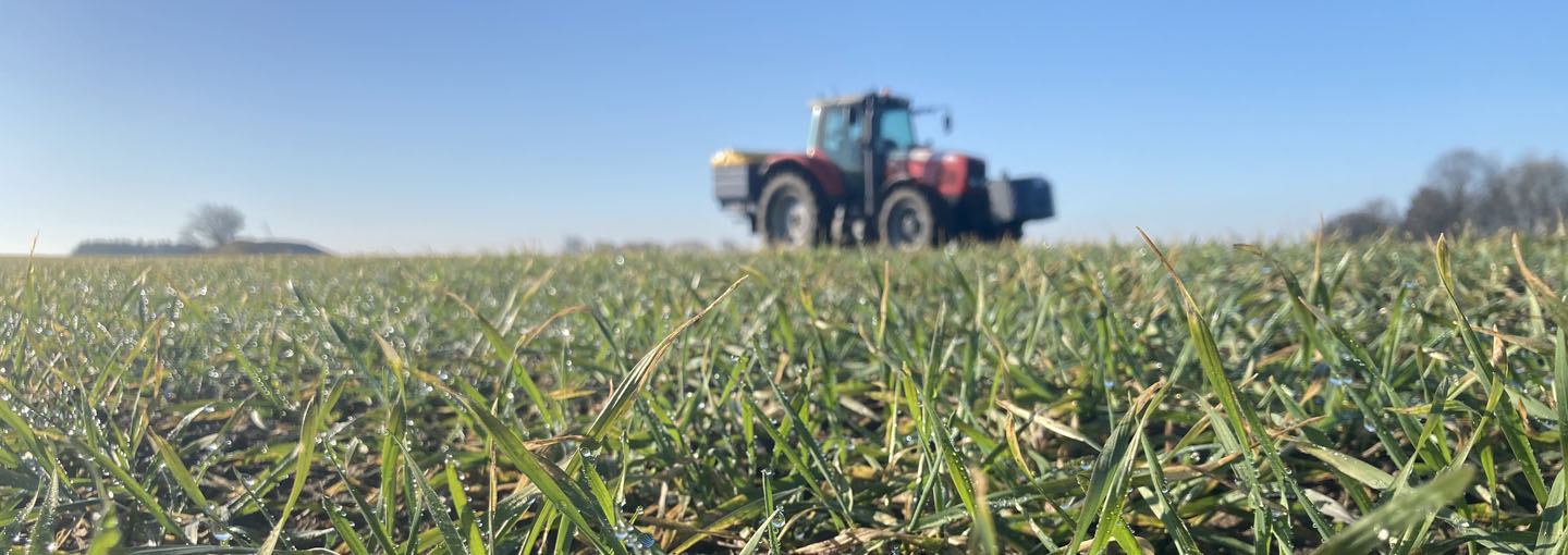 Traktor på marken