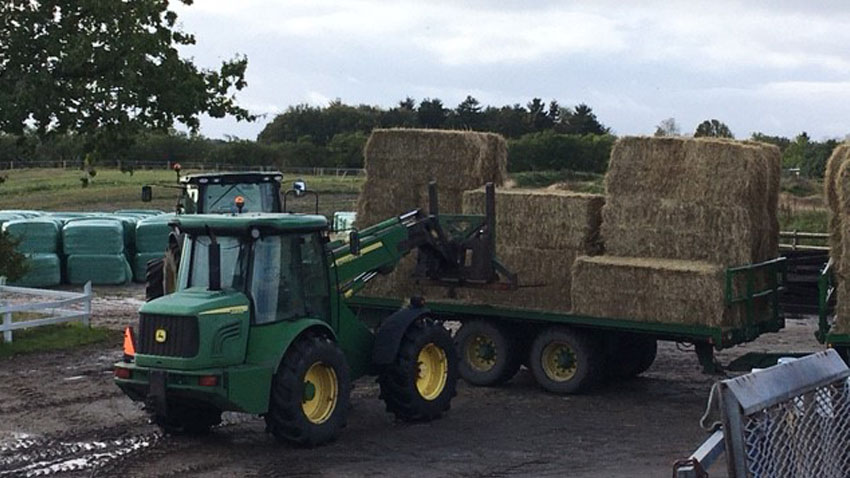 Planlæg transporter/kørsel med traktor og trailer så der ikke køres mere end og længere end nødvendigt