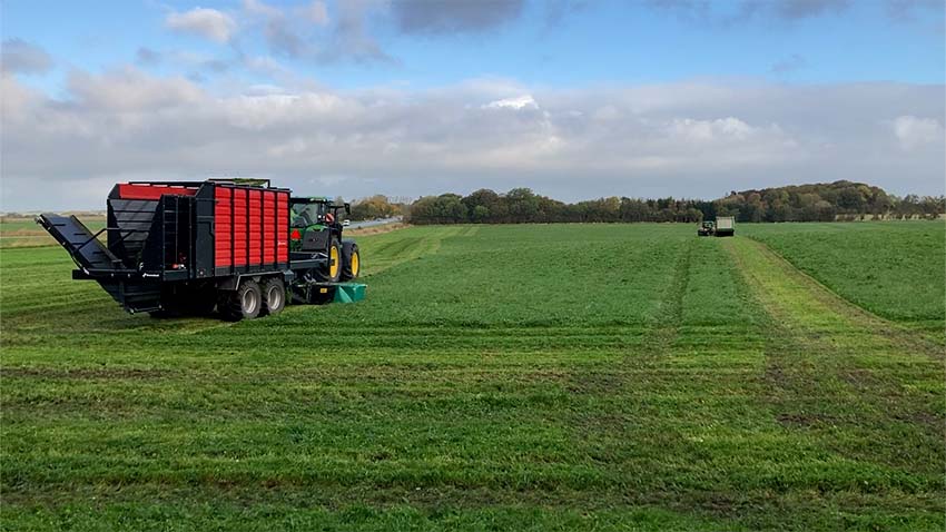 Kvernelands prototype-helgræshøster og MaksiGrass ved andet testslæt 2022