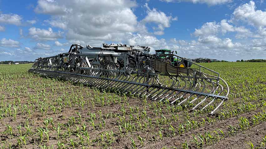 En traktor med gyllevogn