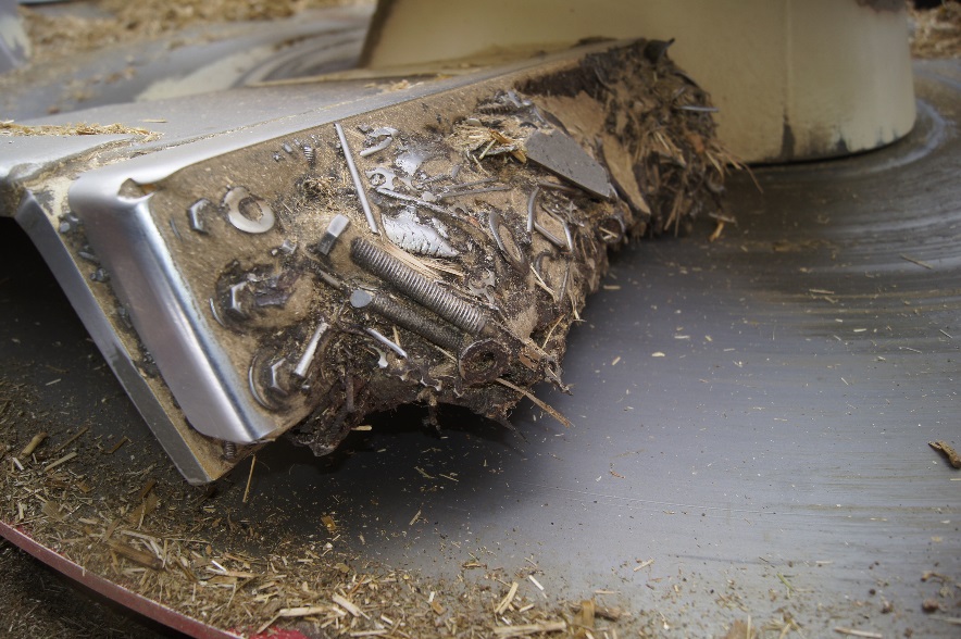 Alle kvægbrugere opfordres til at montere magneter i fuldfoderblanderen – og huske at tømme dem jævnligt. Som det ses, har de en effekt.