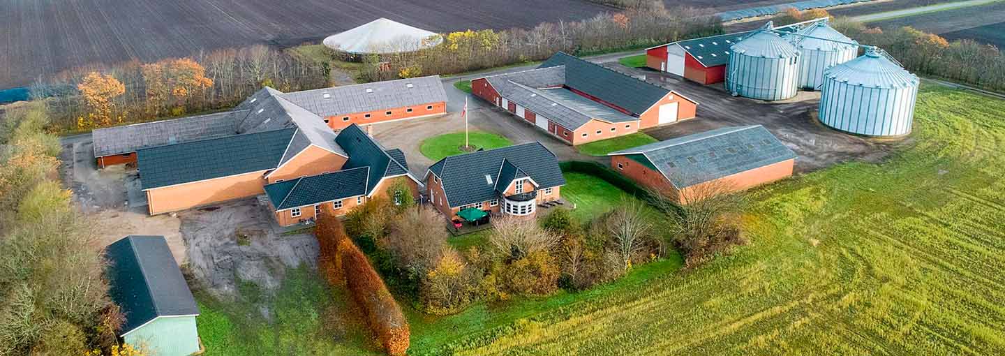 Luftfoto af landbrugsejendom